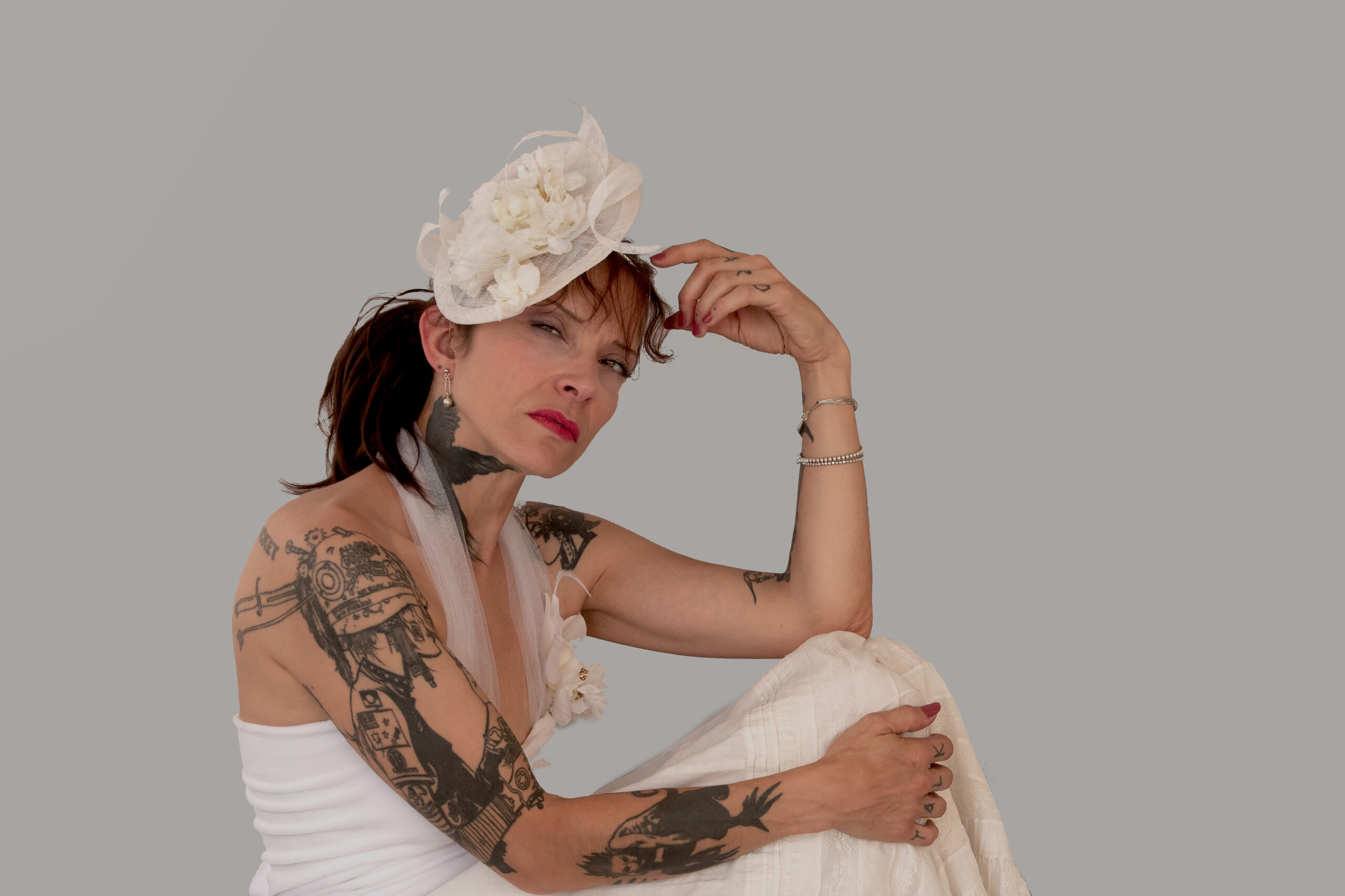 les chapeaux de nina isha coiffe mariage disque sinamay fleurs 7305