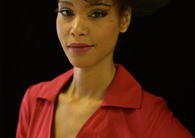 Salon Elegance et métiers d'arts-Les chapeaux de nina- Chapeau serre tête crin noir et fleurs rouges