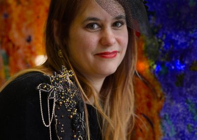 Salon Elegance et métiers d'arts-Les chapeaux de nina- Chapeau sur serre tête crin et fleur Chantal Gomez-Modiste a Joué les Tours 100% fabrication Française