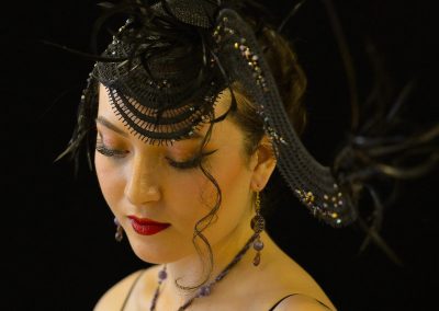 Salon Elegance et métiers d'arts-Les chapeaux de nina- Chapeau serre tête brodé perles de cristal Chantal Gomez-Modiste a Joué les Tours 100% fabrication Française