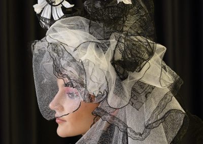 Salon Elegance et métiers d'arts-Les chapeaux de nina-Chapeau mariée noir et blanc