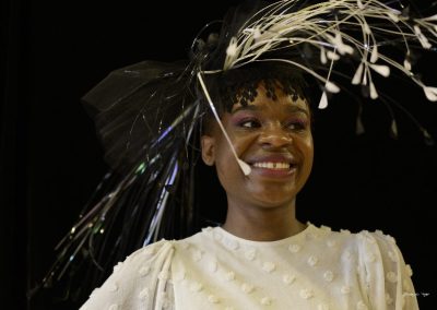 Salon Elegance et métiers d'arts-Les chapeaux de nina-chapeau noir et blanc